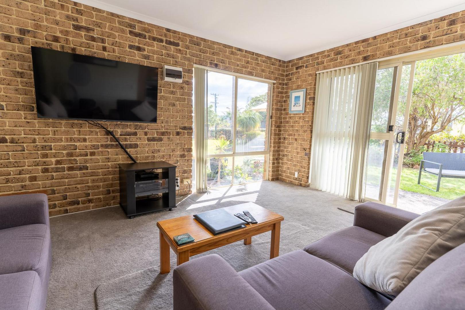 Beachfront Apartments Меримбула Екстериор снимка
