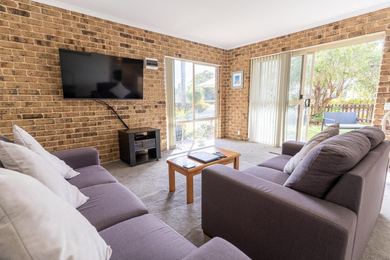 Beachfront Apartments Меримбула Екстериор снимка
